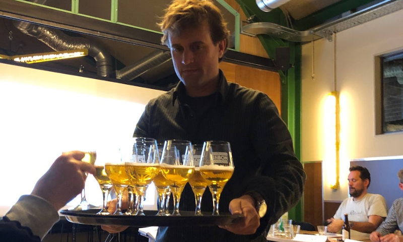 Blad bier tijdens stibon